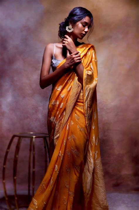 poses on saree|stylish saree poses.